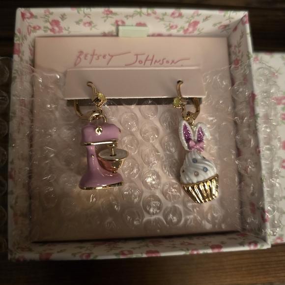 Betsey JohnsonSpring Bunny Cupcake Mismatch Drop Earrings - Picture 7 of 14